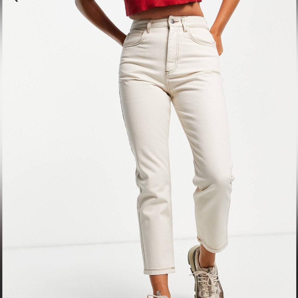 Reclaimed Vintage the 91’ Mom Jean in Ecru Wash from ASOS Size 2 White Jeans